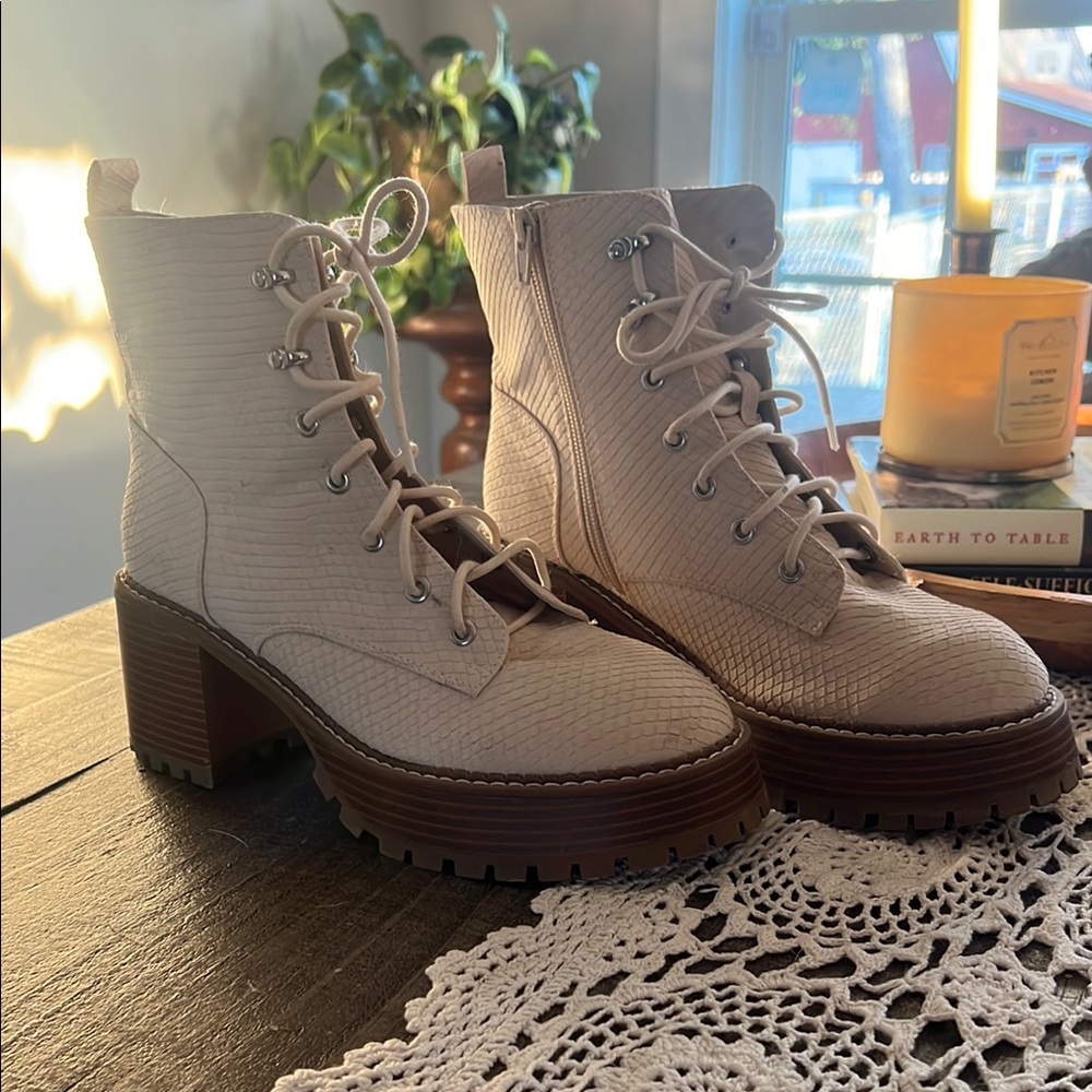 Women's Cream Lace-Up Ankle Boots